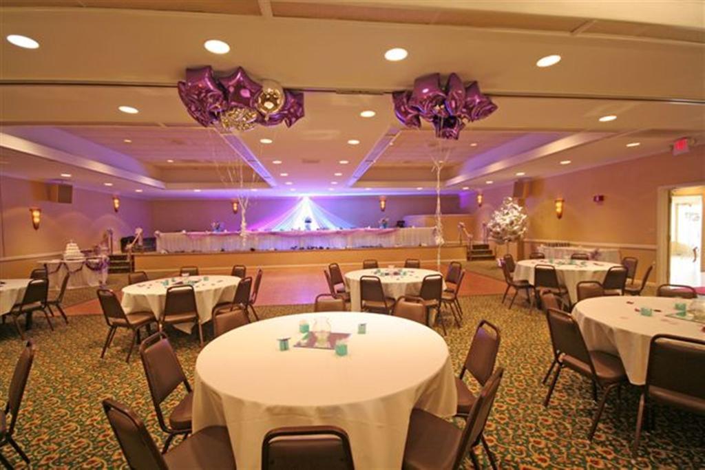 Ramada Burlington Hotel And Conference Center Exterior foto
