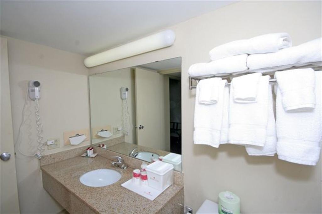 Ramada Burlington Hotel And Conference Center Zimmer foto