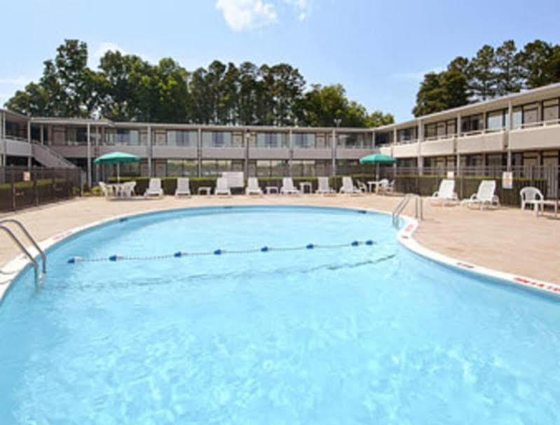 Ramada Burlington Hotel And Conference Center Exterior foto